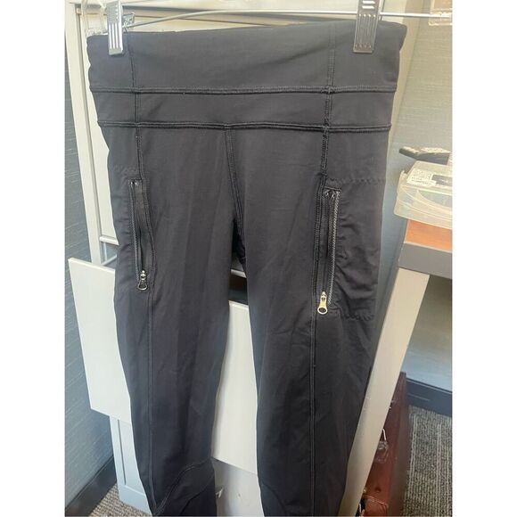 Lululemon Inspire Tight II Black size 2/4 waist is 24 inches - Picture 3 of 3